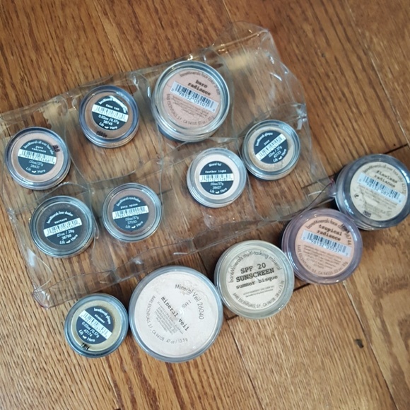 I.d.bare minerals weightless powder face bundle. - Picture 8 of 8